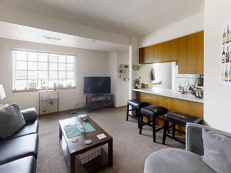 537 S Van Buren St #D — Photo 10