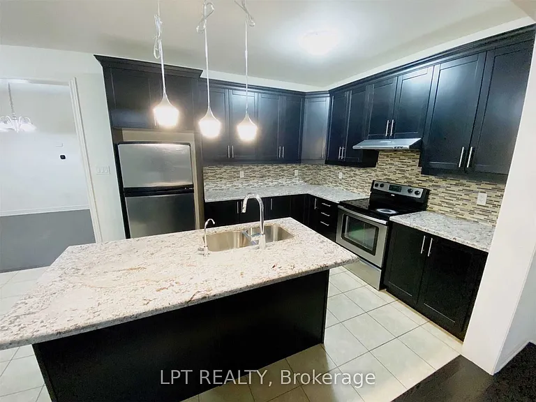 35 Humberstone Cres — Photo 8
