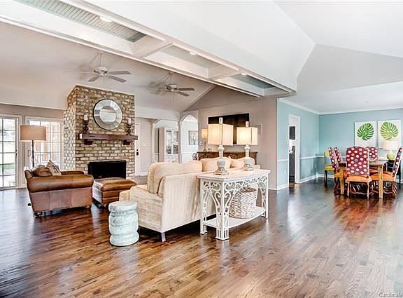 3rd image of 4141 Bridgewood Ln