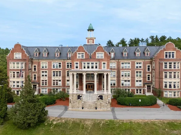 15 Mount Saint Mary's Way #210, Hooksett, NH 03106