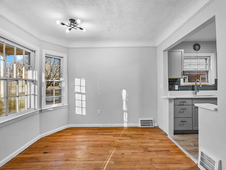 414 Aqua Ct — Photo 10