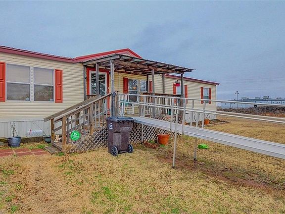 3rd image of 108 W Oak Hill Dr