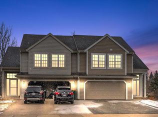 1404 S Silverbrook Dr, West Bend, WI 53095