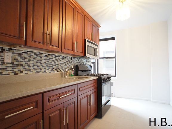4th image of 10232 65th Ave APT B27