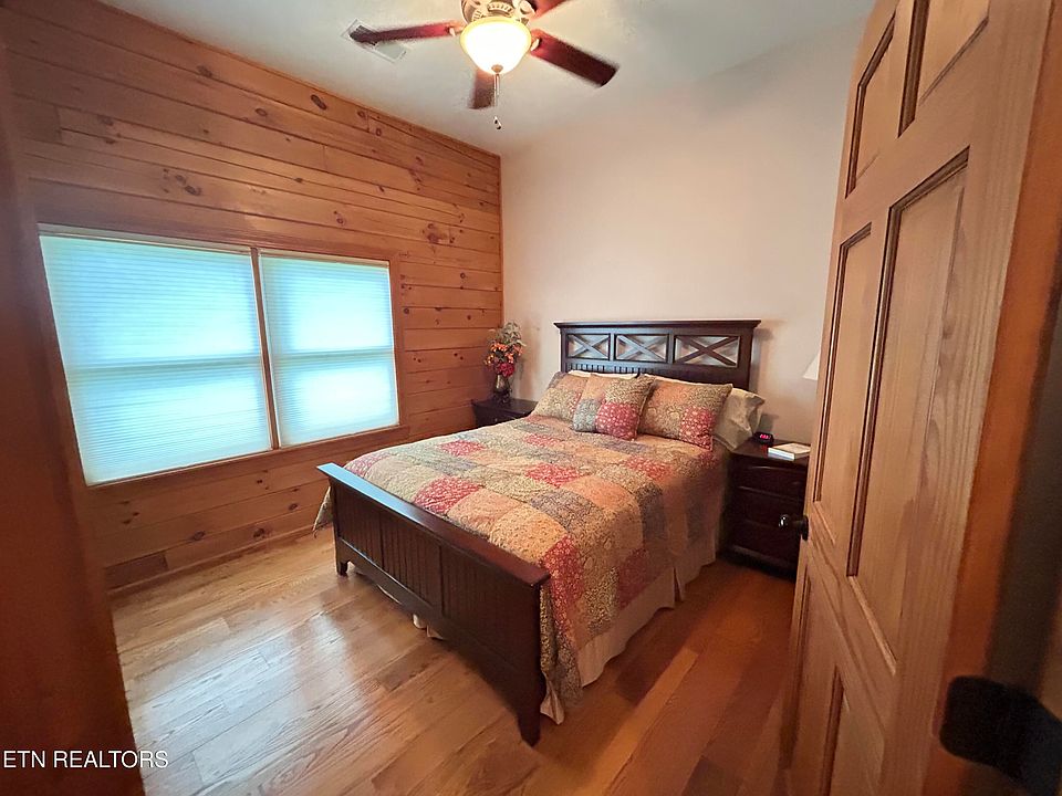 25th image of 150 Red Oak Dr