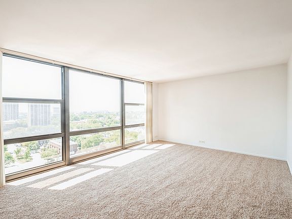 2nd image of 2605 S Indiana Ave Unit 1401