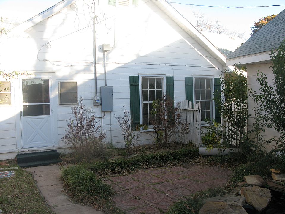 2nd image of 1964 Belmont Blvd