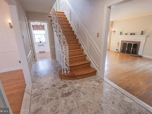 4th image of 1109 Lindale Ave