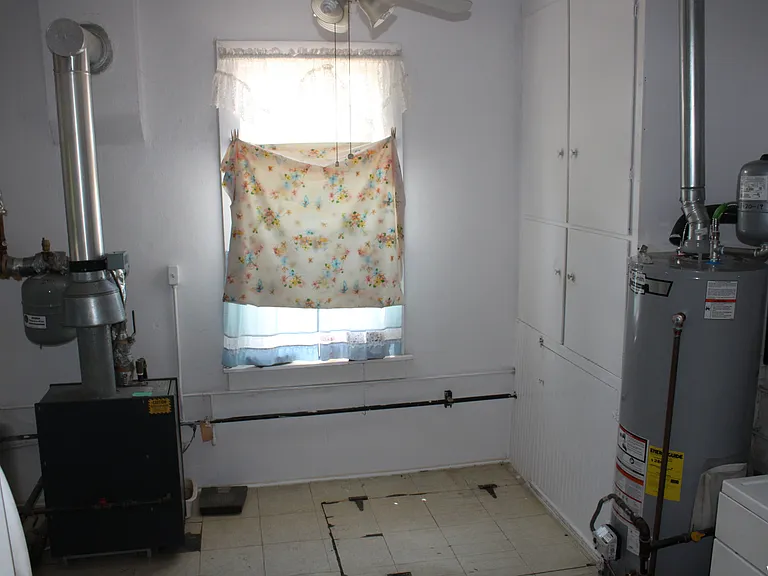 205 N Main St — Photo 13