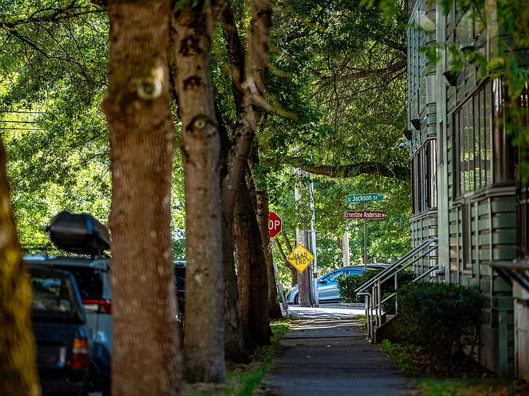 Hill Town Apartments — Photo 8