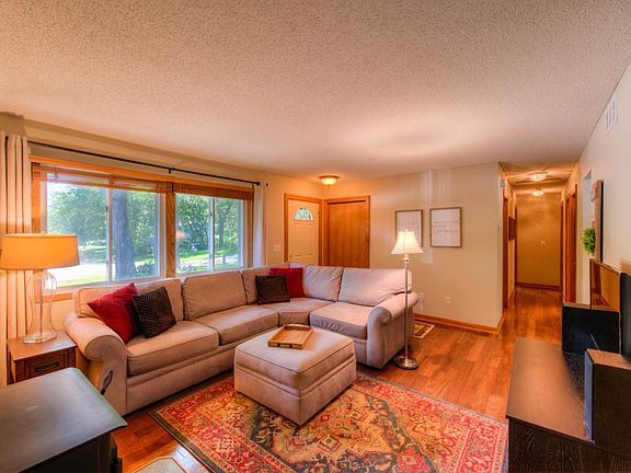3rd image of 26550 Woodcrest Dr