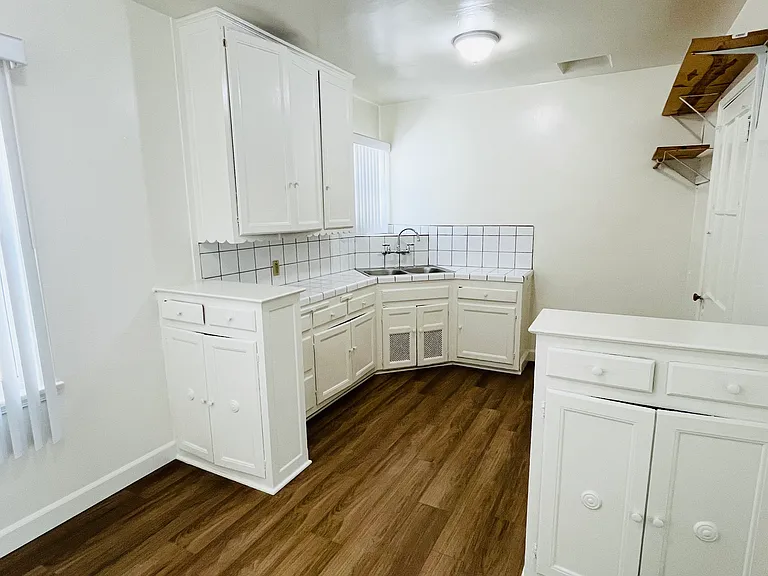 1110 Menlo Ave #1108-1/4 — Photo 7