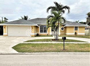 101 Princess Ct, Royal Palm Beach, FL 33411
