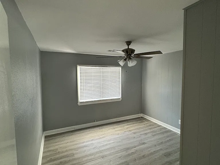 Murray Cir — Photo 2