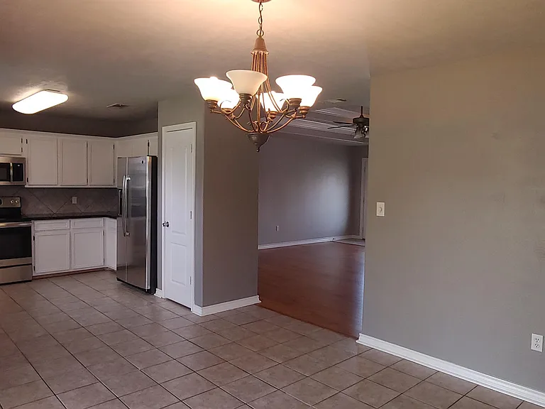 8525 Sunflower Ln — Photo 3