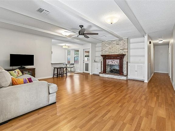 3rd image of 1705 Persimmon Ave