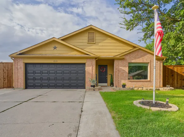 1013 Greenbend Dr, Denton, TX 76210