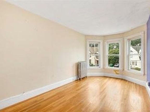 5th image of 80 Heath St