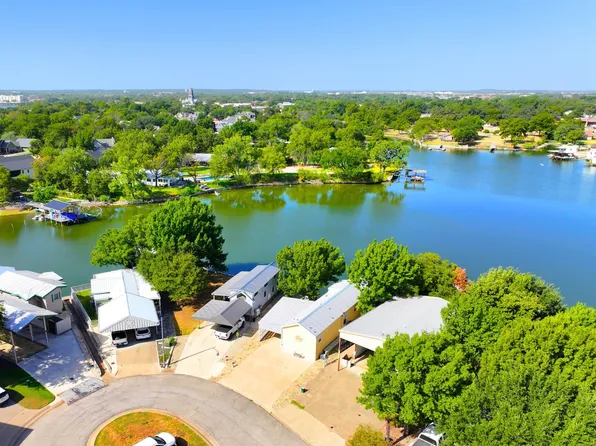 819 Brazos Harbor Cir, Granbury, TX 76048