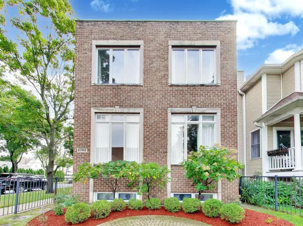 6743 N Oliphant Ave, Chicago, IL 60631