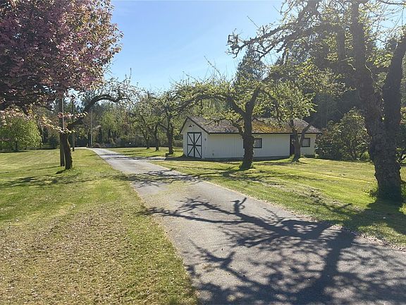 4th image of 1346 Russell Rd