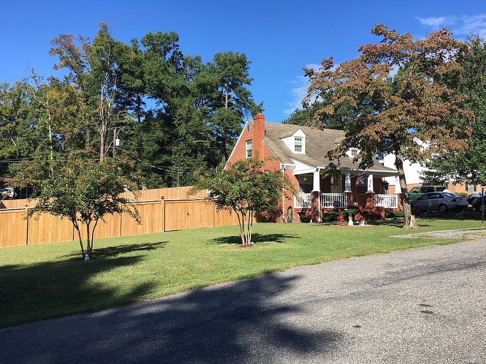 Crepe myrtels planted 9/2015