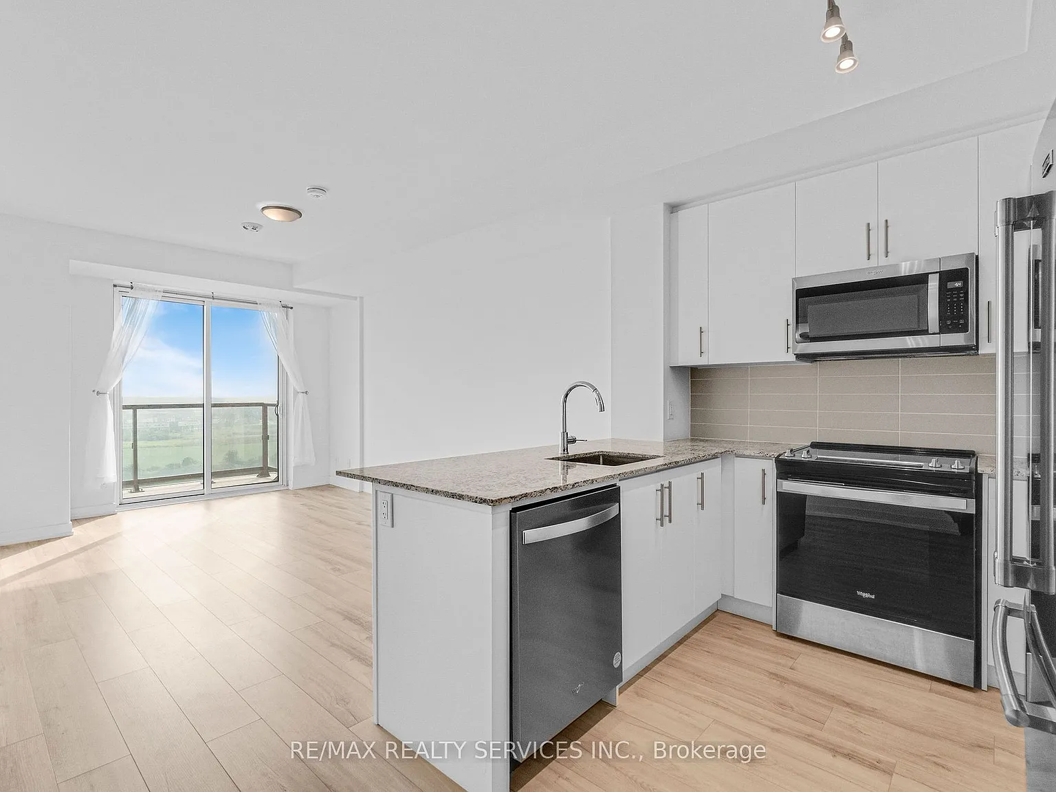 2 bed, $2,350 — Photo 4