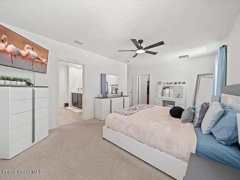 1927 Sloan Ct — Photo 10