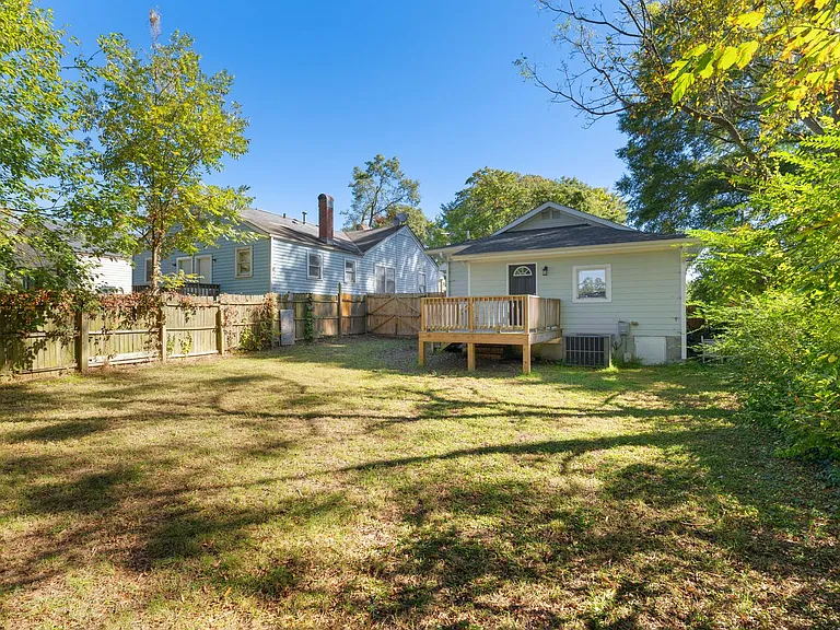 1007 N Hyde Park Ave — Photo 15