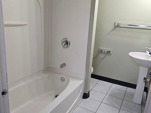 3rd image of 1424 Chew St APT 2