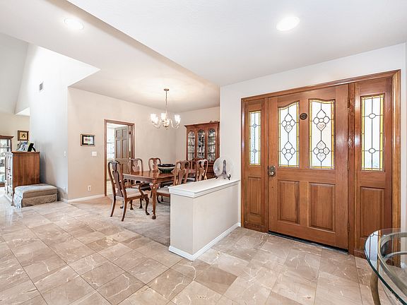 Entry w/ open floorplan