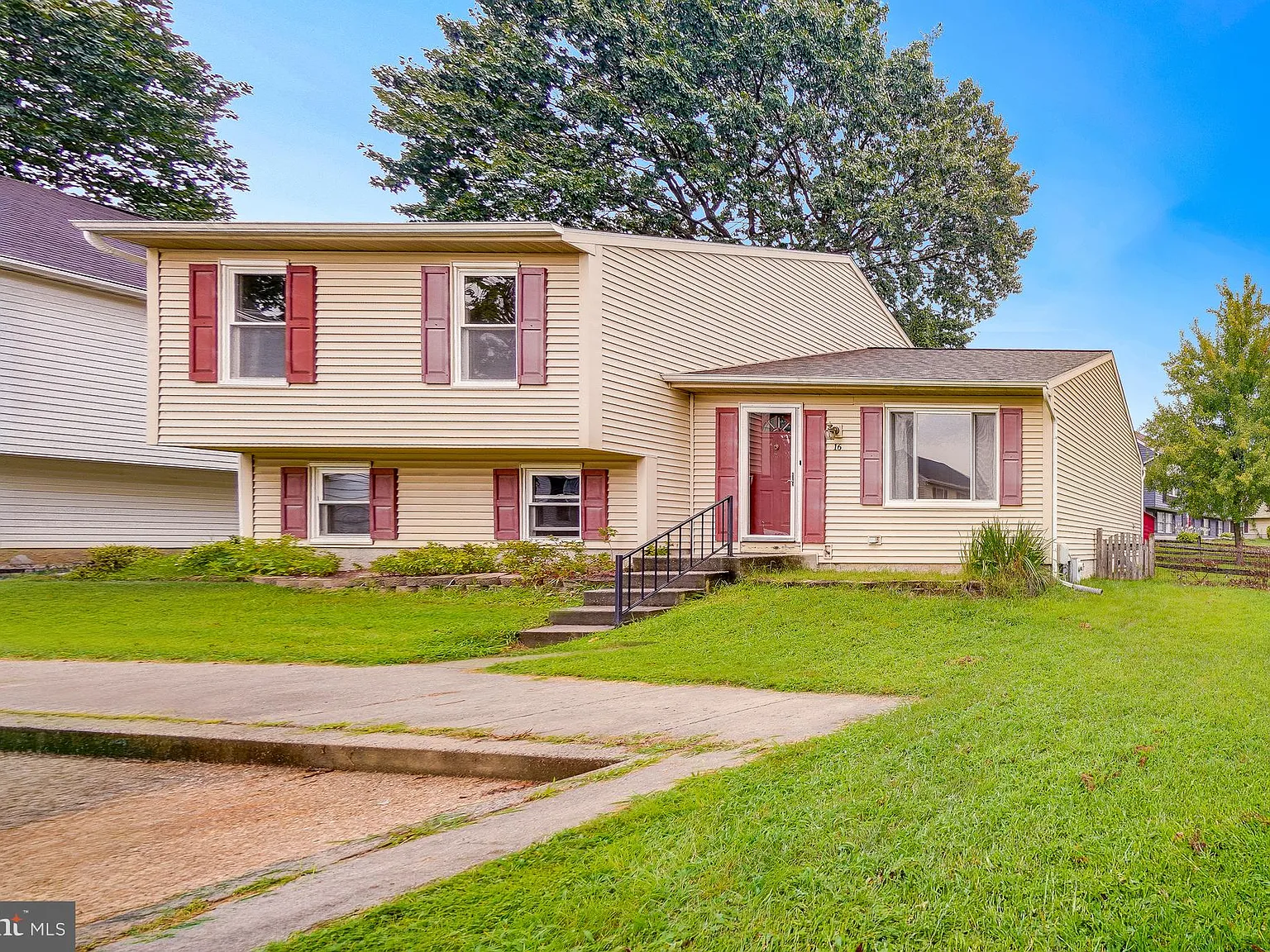4 bed, 2.0 bath, 1800 sqft, $2,900 — Photo 3