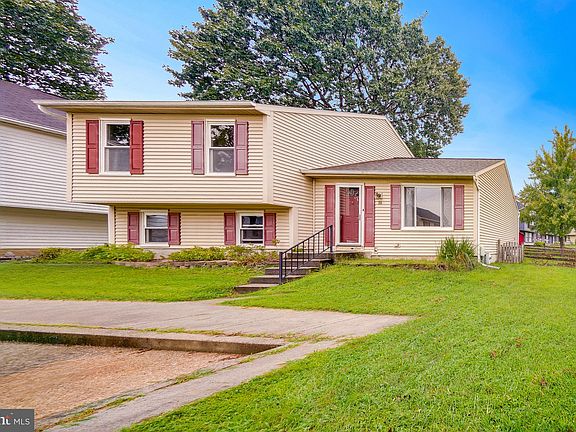 3rd image of 16 Chatterly Ct