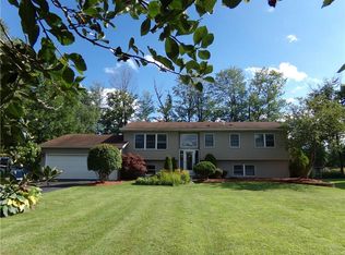 6 Terry Ln, Rochester, NY 14624