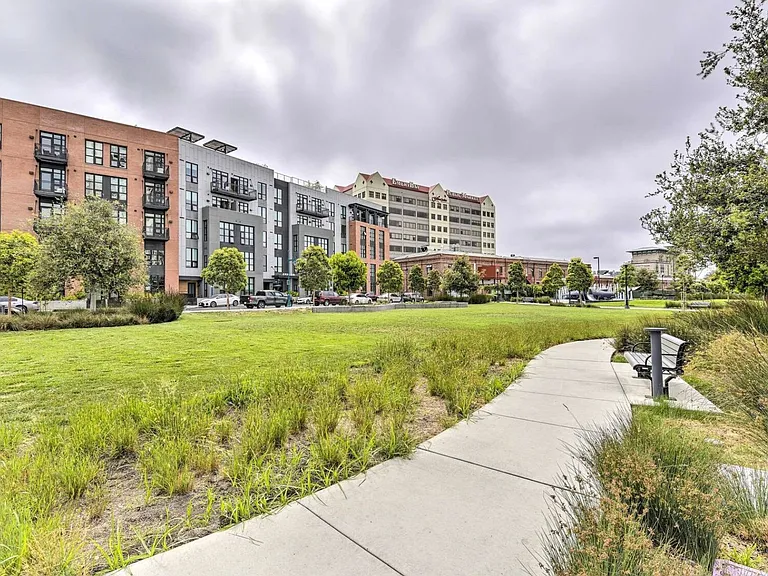 6400 Christie Ave #5401 — Photo 27