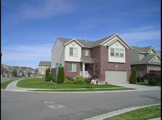 1403 Hawthorne Ln, Syracuse, UT 84075