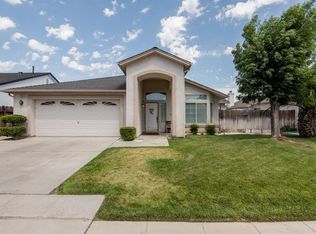 1964 N McCaffrey Ave, Fresno, CA 93722