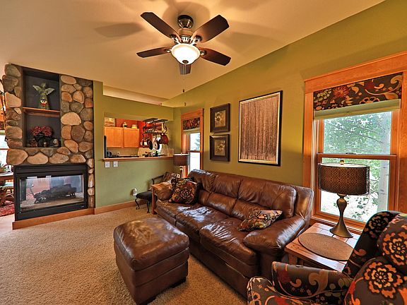 2nd image of 131 Edgewater Cir