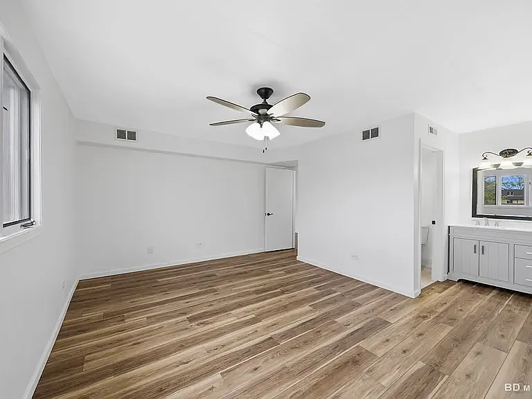 2 bed, 1500 sqft, $2,300 — Photo 3