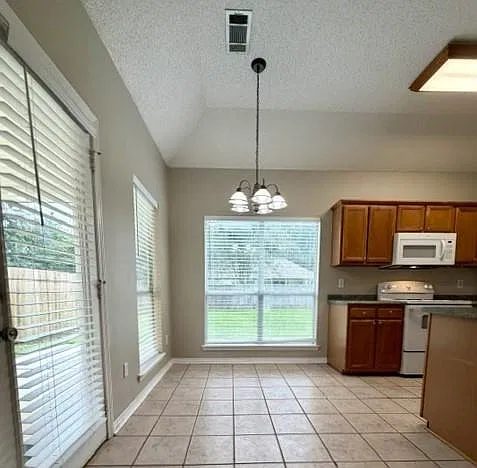 3 bed, 1250 sqft, $1,800 — Photo 2