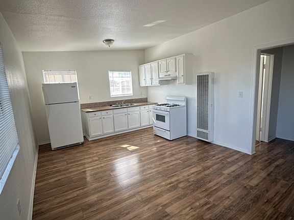 4th image of 1018 W 103rd St #1016-2