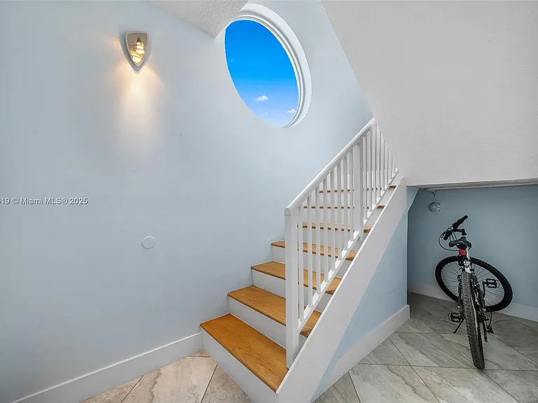 311 N Surf Rd — Photo 63