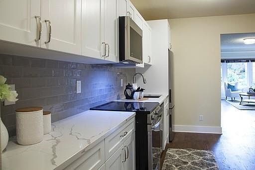 5th image of 2821 Franklin Ave E APT 2