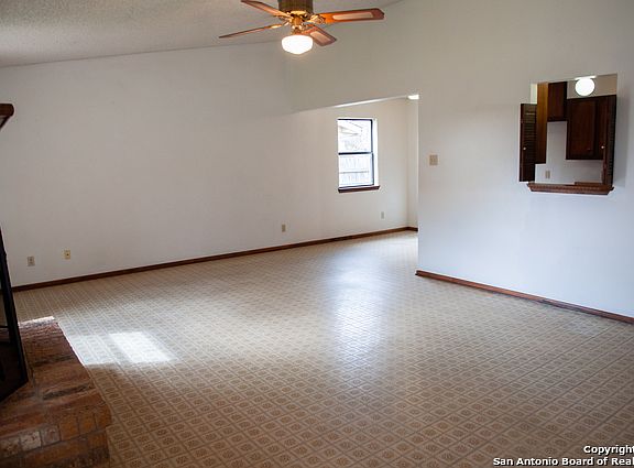 2nd image of 927 Hideaway Cir
