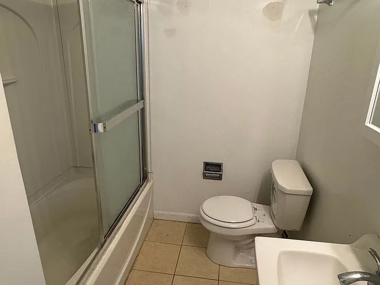 239 Amber St — Photo 6