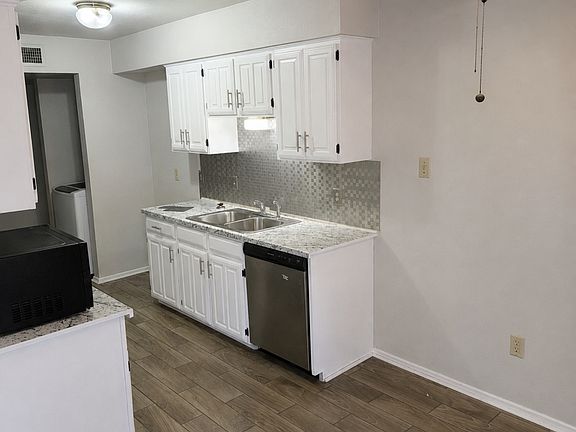 4th image of 711 Edgemont Pl