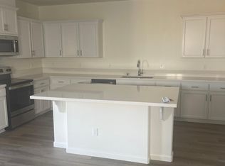 930 Honeysuckle Ave, Patterson, CA 95363