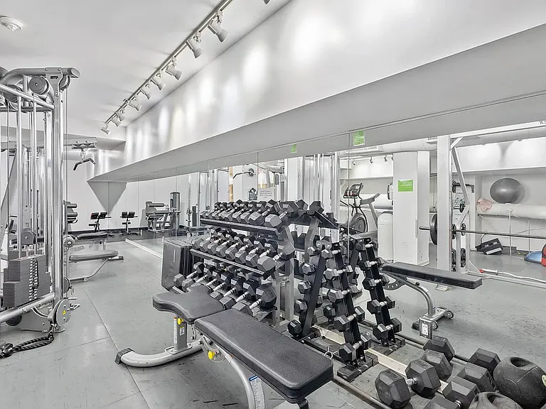 420 W 25th St #1M — Photo 17