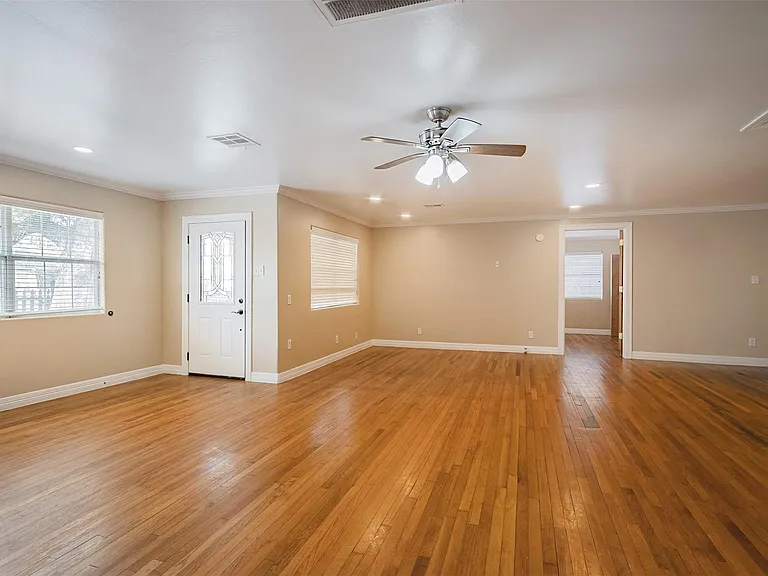 2098 Harland Dr — Photo 16