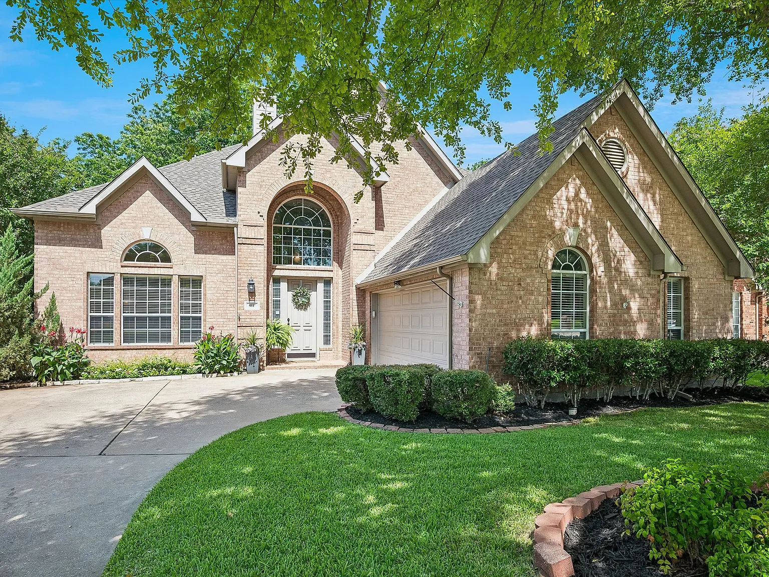 5 bed, 3310 sqft, $3,200 — Photo 1
